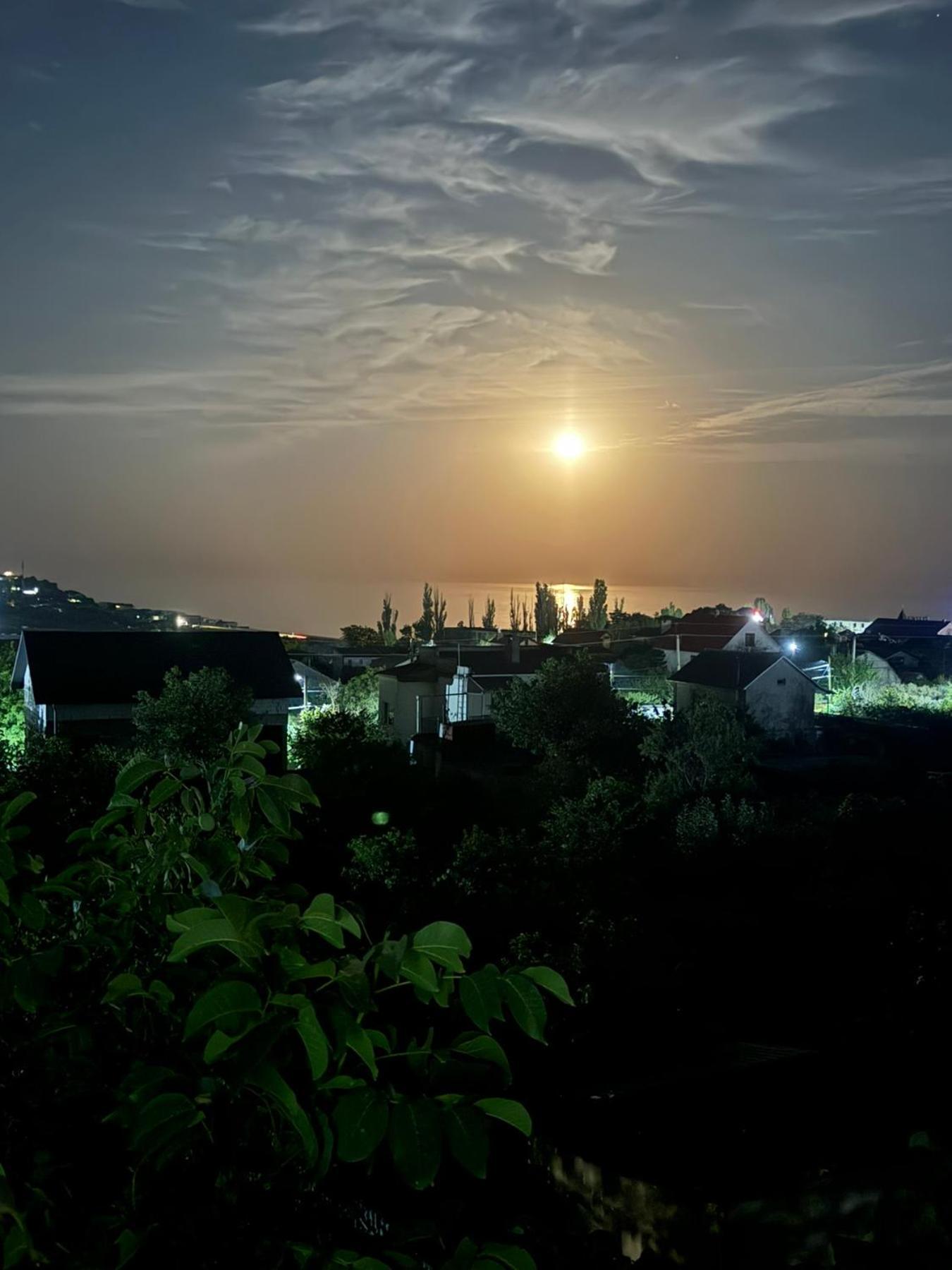 ホテル Maldives ヴァプニャルカ エクステリア 写真